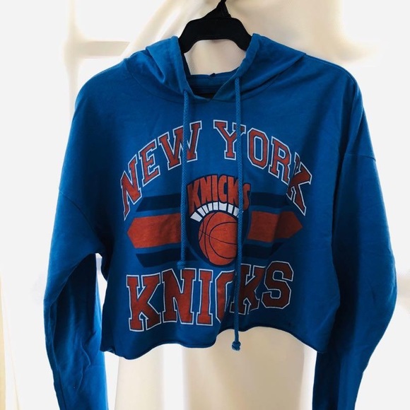 Nike Tops - 💕MAKE AN OFFER! CROPPED NEW YORK KNICKS HOODIE😍